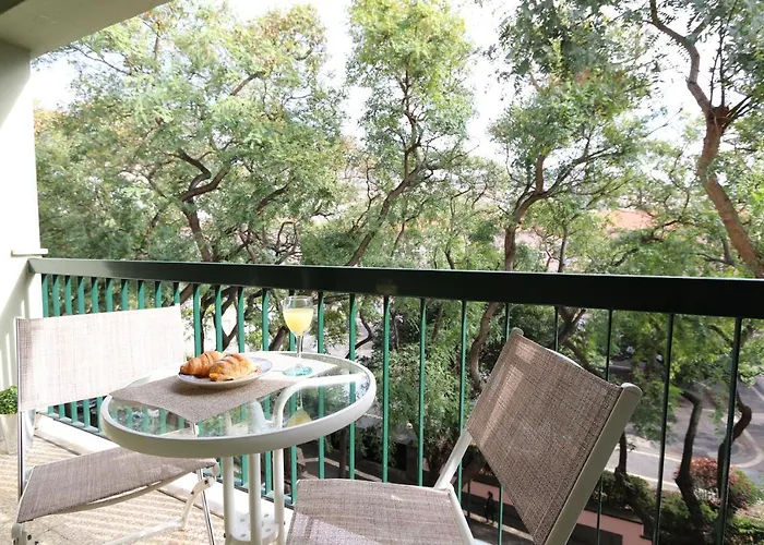 Flat With Balcony At Downtown By Farmers Market