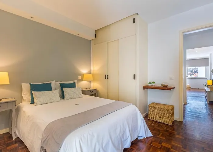 Flat With Balcony At Downtown By Farmers Market