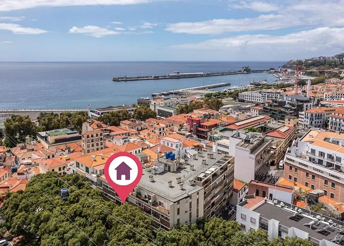 Flat With Balcony At Downtown By Farmers Market